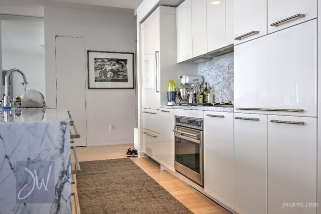 Photo - 301 Mission St Apartment