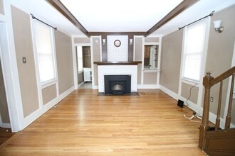 Building Photo - 422 N Cedar St