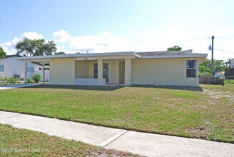 Building Photo - 718 Badger Dr NE