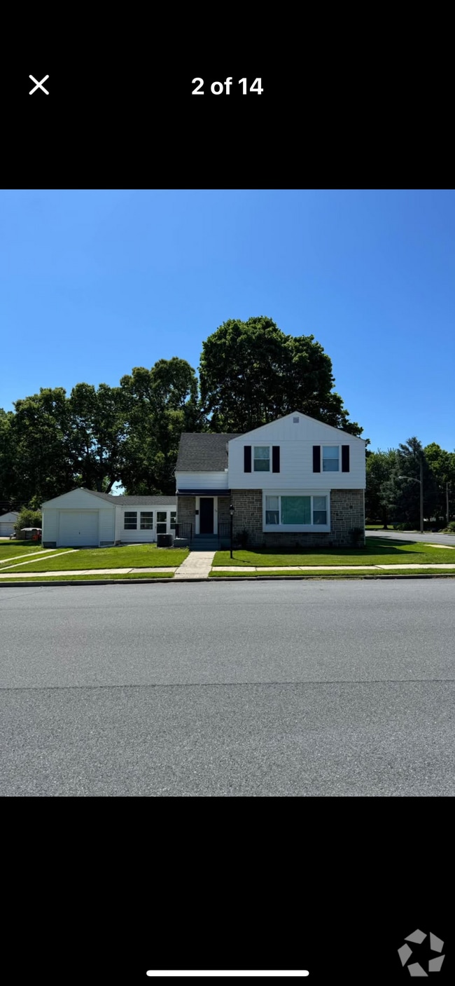 Building Photo - 316 W Maple St