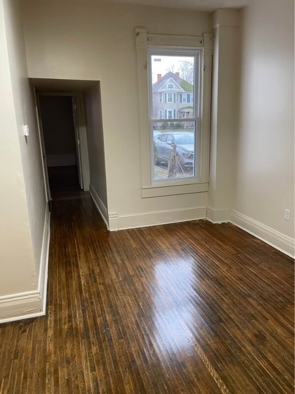 Foto del edificio - 727 E Main St