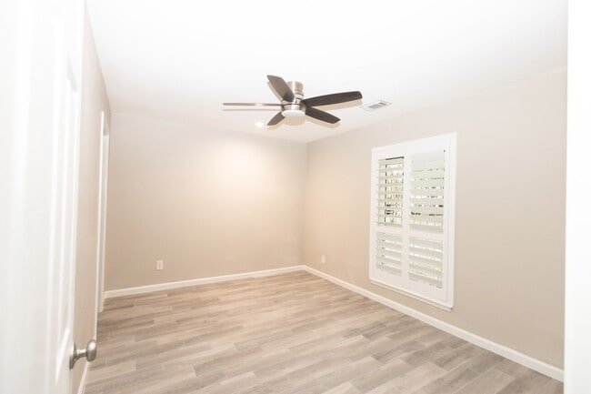 Building Photo - 8335 Langdon Ln