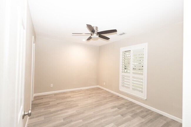 Foto del edificio - 8335 Langdon Ln
