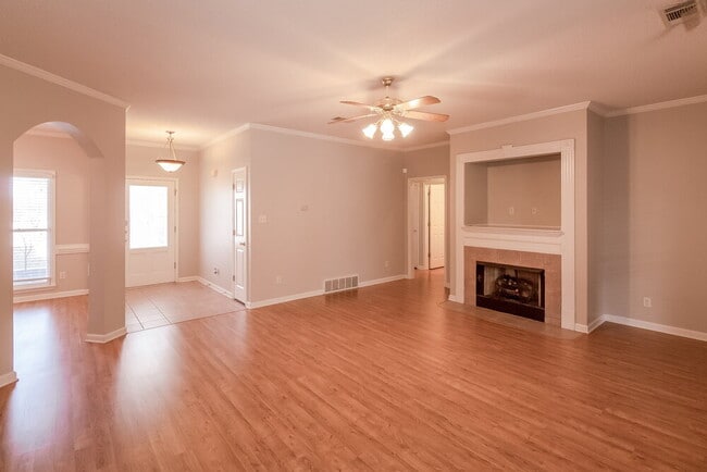 Foto del edificio - 2064 Milbrey St