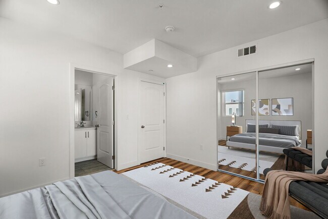 Building Photo - 3909 Montclair St