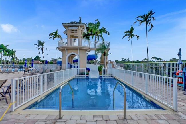 Foto del edificio - 1100 Chinaberry Dr