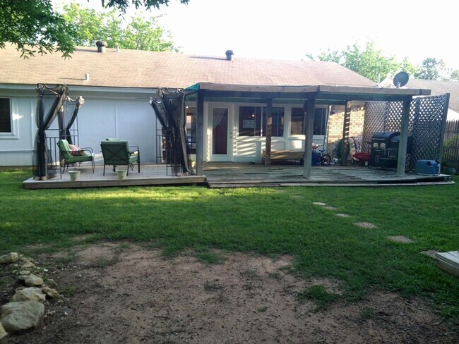 Building Photo - 3 Bed - 2 Bath home in Lewisville