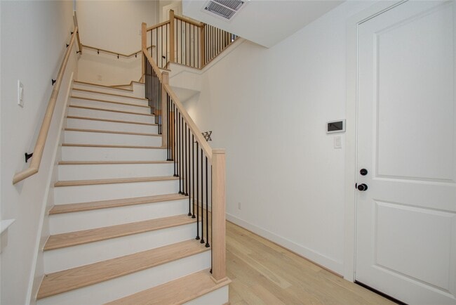 Building Photo - 2315 Sherwin St