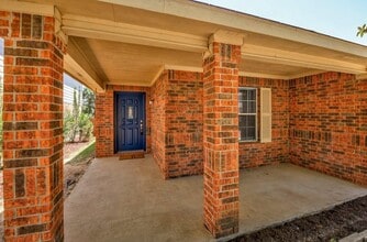 Building Photo - 17901 Violet Ln