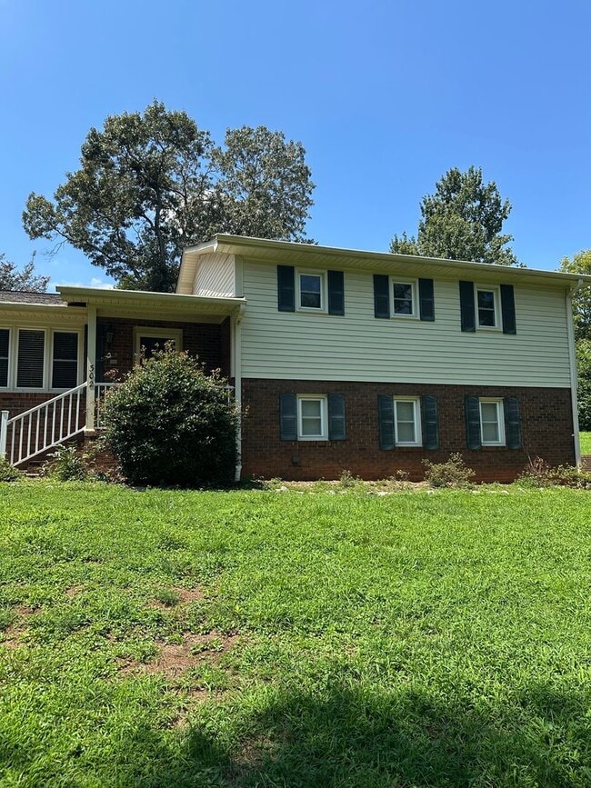 Foto del edificio - Home in Easley close proximity to schools!!
