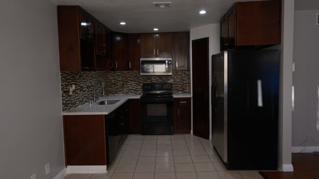 Foto del edificio - 18555 Collins St