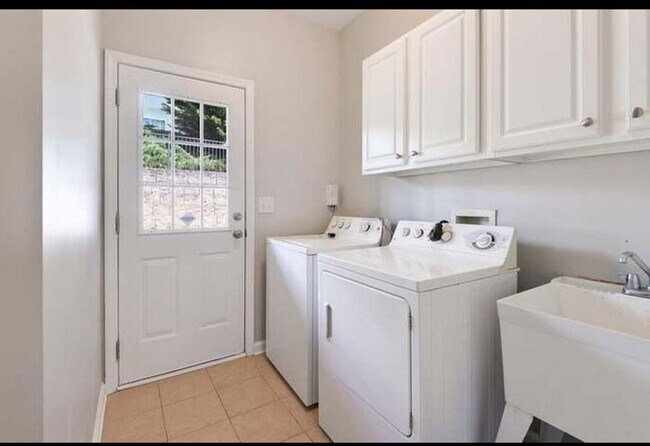 Foto del edificio - 1306 Thornborough Dr