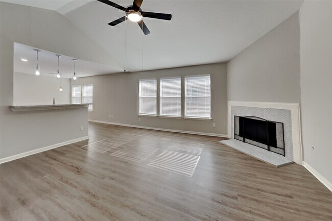 Building Photo - 10 Windswept Oaks Pl