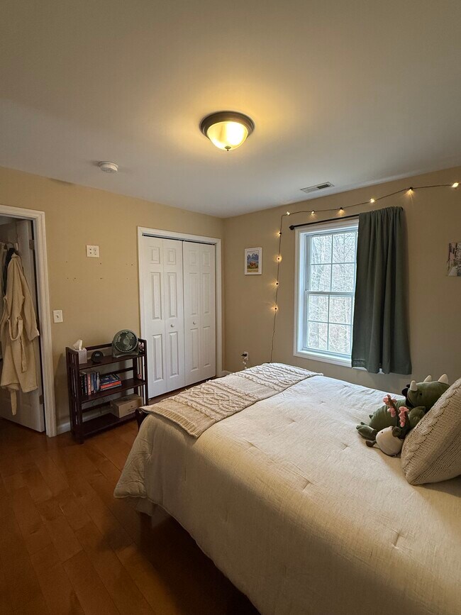 Foto del edificio - 15 Big Meadow Ln