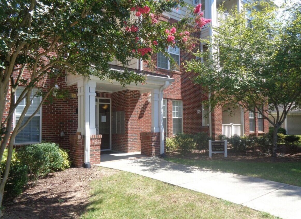Foto principal - 914 Providence Glen Dr