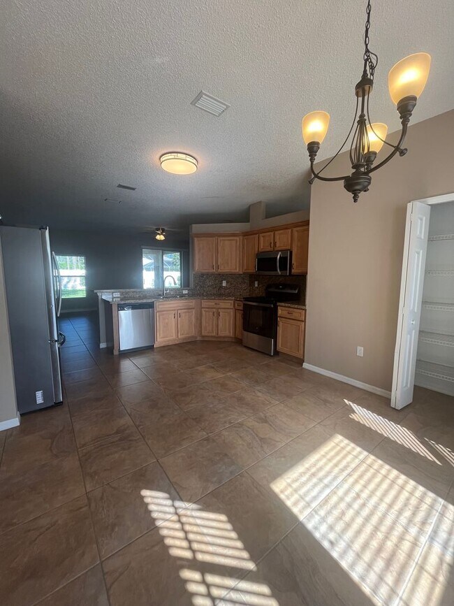 Foto del edificio - Updated Single family 3 / 2 with Screened ...