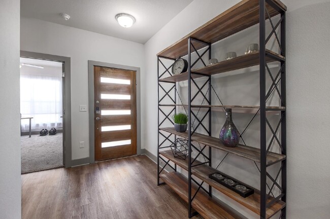 Building Photo - Beautiful Condo in Gated Community