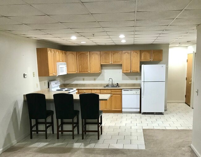 Building Photo - 2002 E Carson St