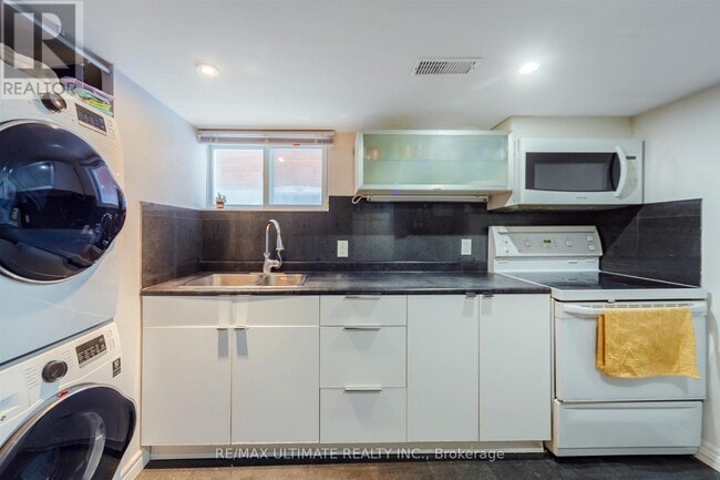 Building Photo - 46 Lorindale Ave
