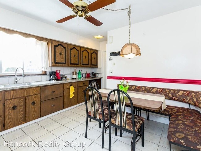 Building Photo - 4 br, 1 bath Apartment - 347-349 Salem Street