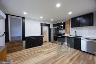 Building Photo - 209 E Martin St