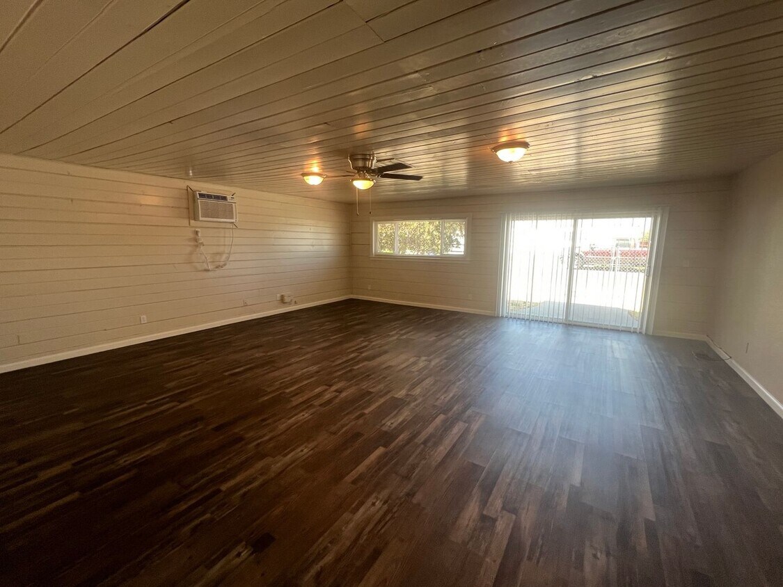 Foto principal - Beautiful home. Apply today!