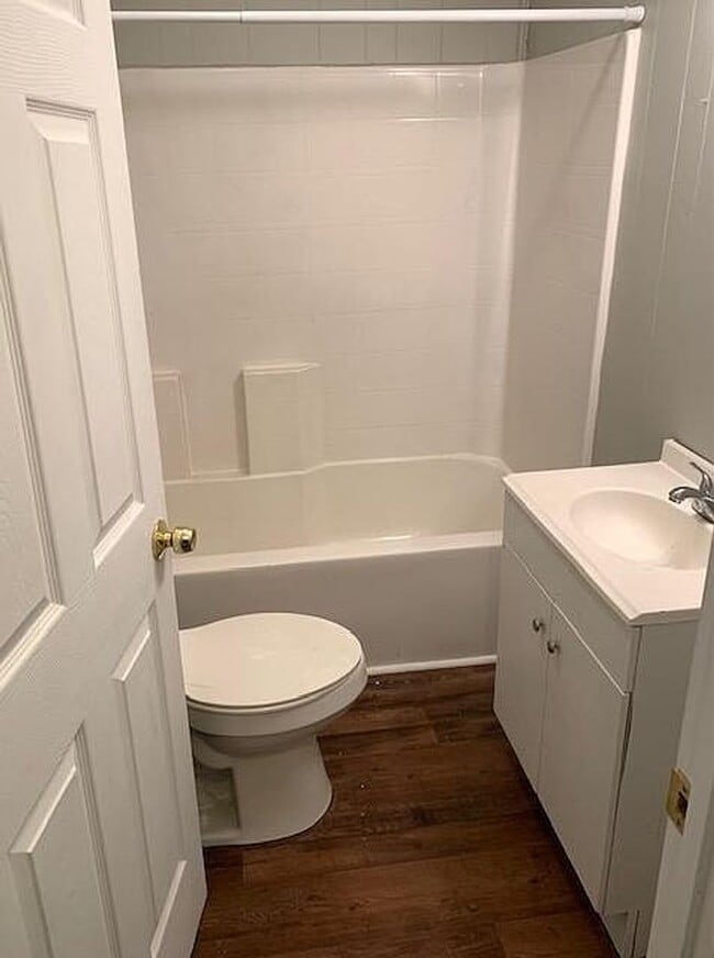 Foto del edificio - COMING SOON BEMIS LOCATION-  GREAT 2 BEDROOM HOME!!!!!