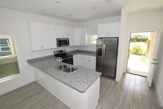 Building Photo - 458 Lake Shore Pkwy