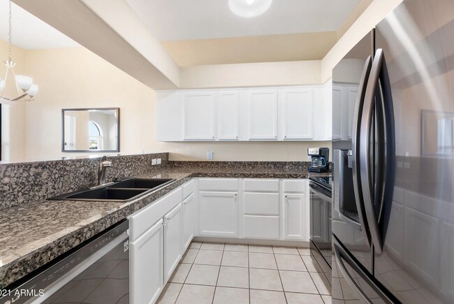 Foto del edificio - 16354 E Palisades Blvd