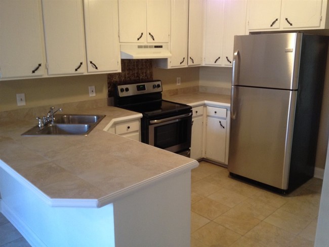 Building Photo - 1110 Riverview Dr