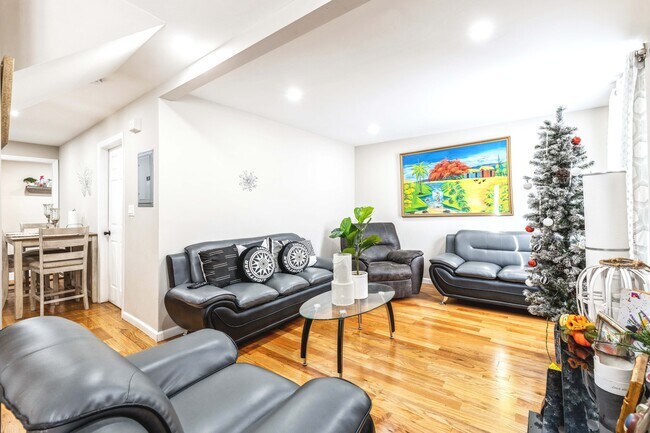 Building Photo - 604 N 8th St