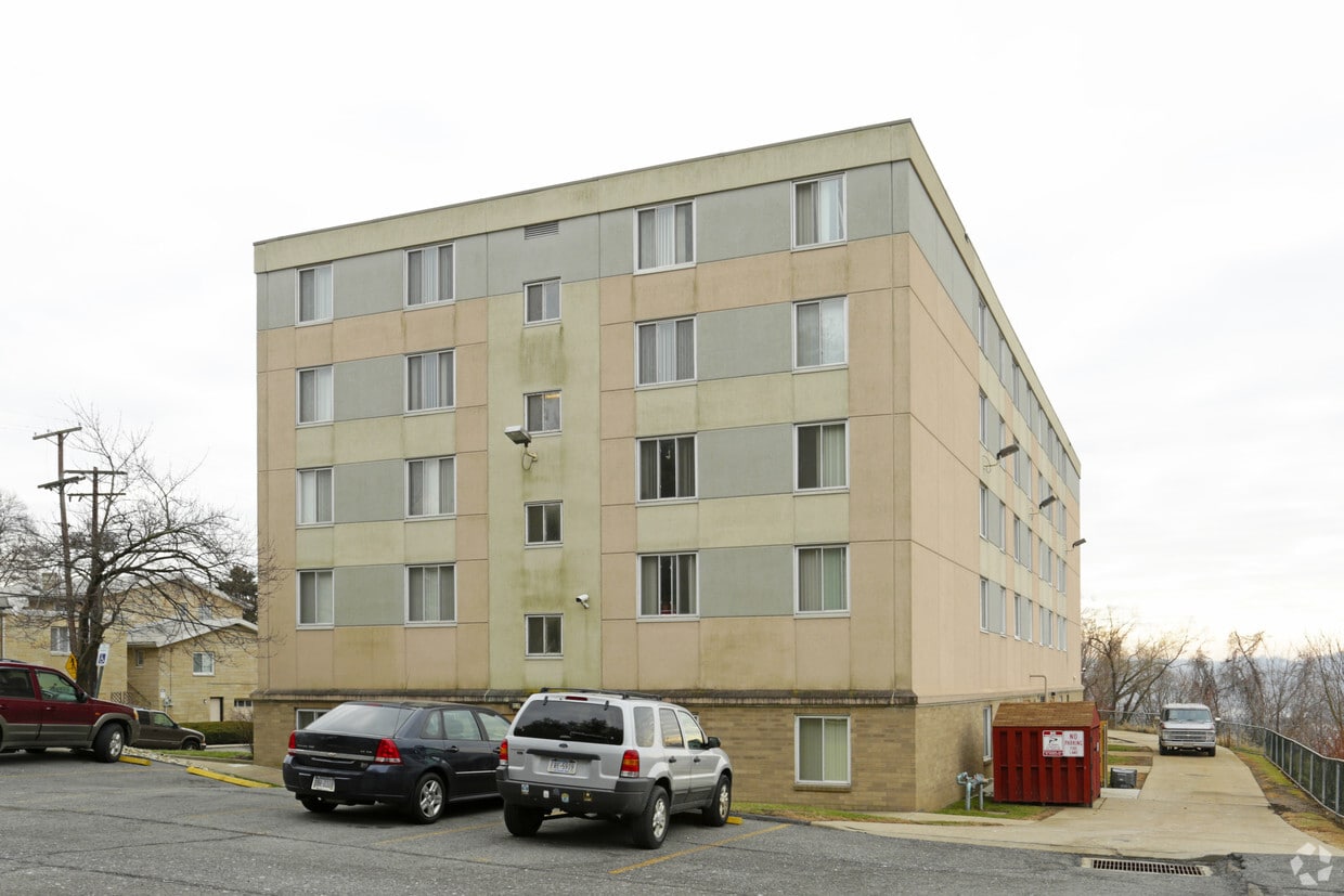 Building Photo - Sheptytsky Arms Apartments