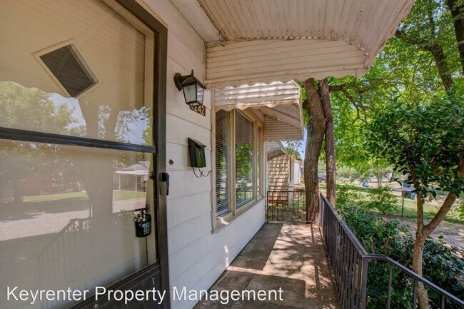 Building Photo - 3 br, 1 bath House - 1242 N Braden Ave