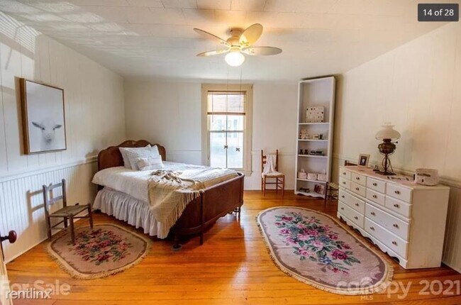 Foto del edificio - 4 br, 2 bath House - 640 Oak St.