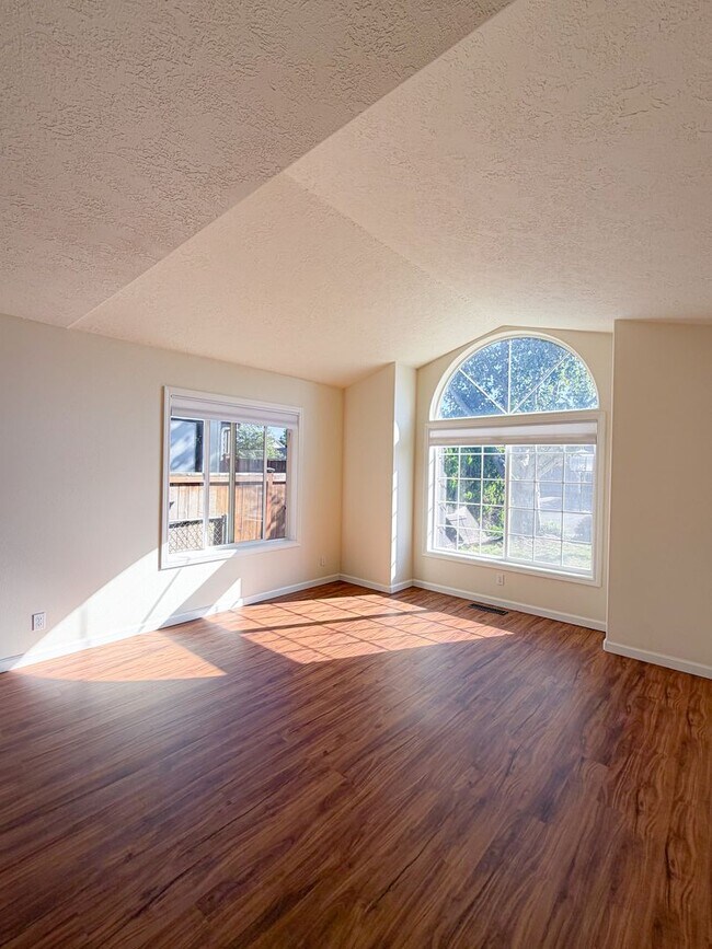 Foto del edificio - 7493 Shadowwood St NE