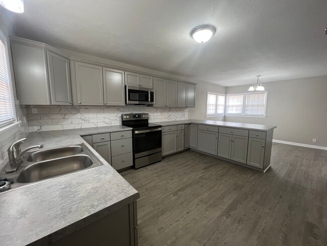 Building Photo - Rent or Rent to Own!  Large 3 bed/3bath ho...