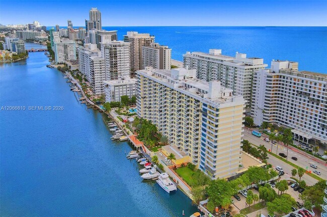 Foto del edificio - 5600 Collins Ave