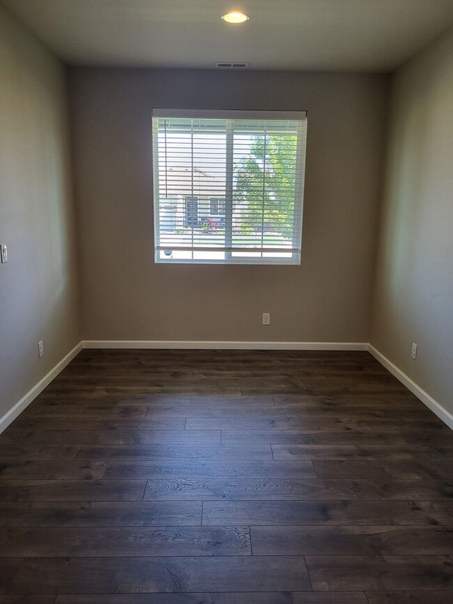 Building Photo - *$500 Move In Special*Beautiful 3 Bed 2 Bath Home in Enumclaw