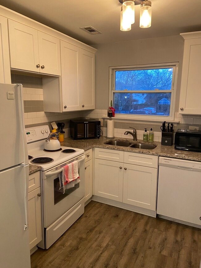 Photo - 300 E Park Ave Apartment