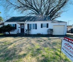 Building Photo - 2808-P2808 E 1st Pl