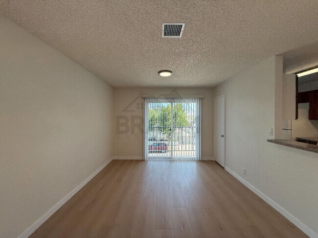 Foto del edificio - 14801 Delano St
