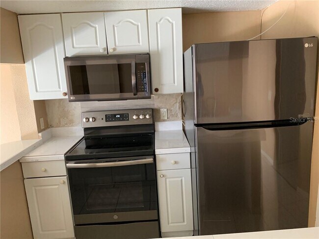 Building Photo - 924 Caribbean Dr