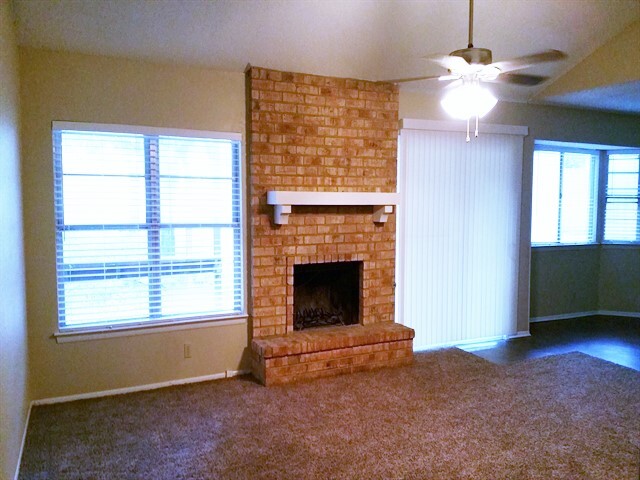 Building Photo - 14902 Misty Bend
