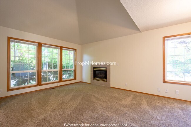 Foto del edificio - Inviting Three Bedroom Ranch In Aloha On Corner Lot - DEPOSIT SPECIAL