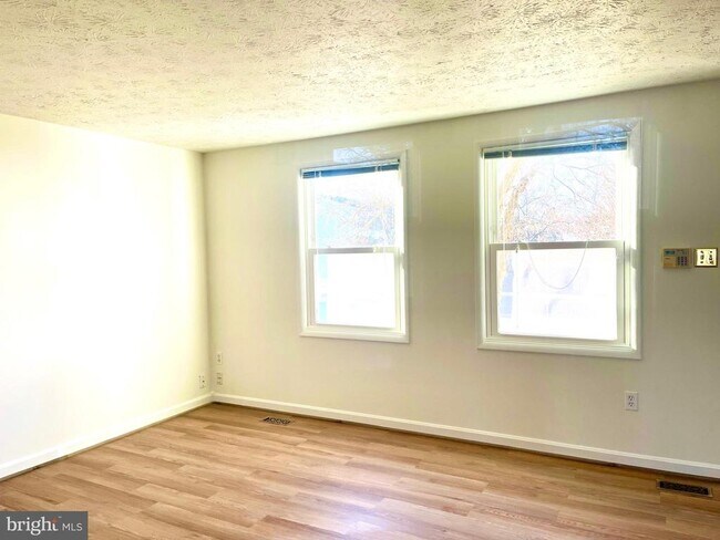 Building Photo - 11165 Captain's Walk Ct