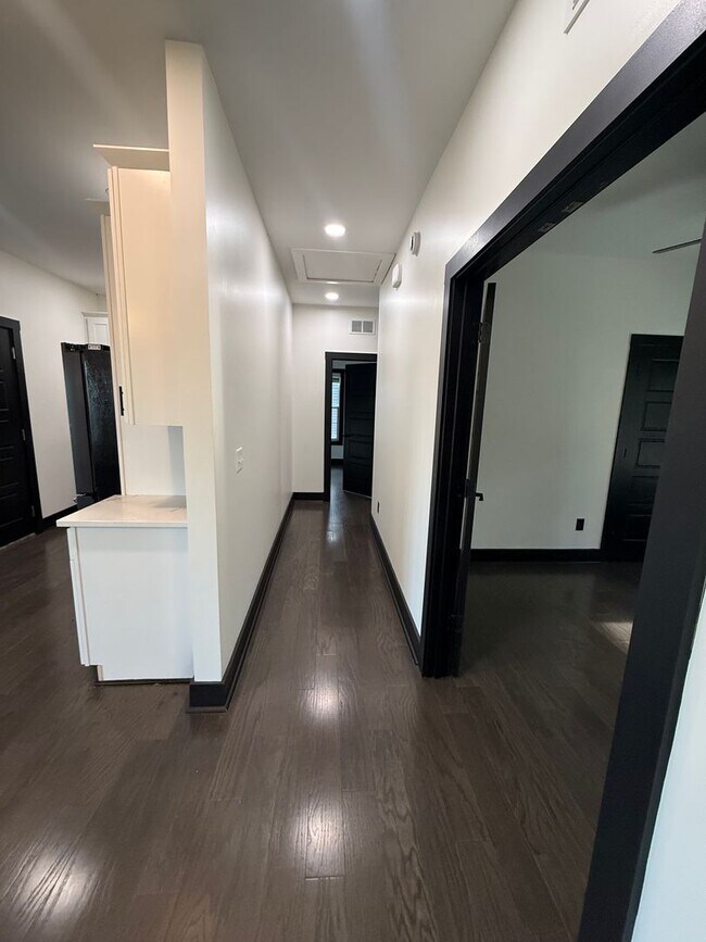 Foto del edificio - 2721 Cedrus Ave