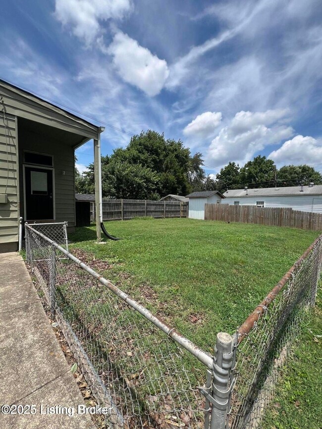 Foto del edificio - 1342 Hickory St