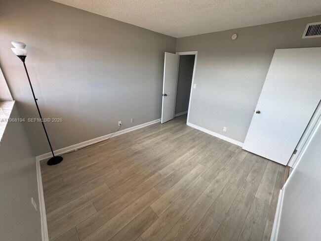 Building Photo - 1101 Crystal Lake Dr