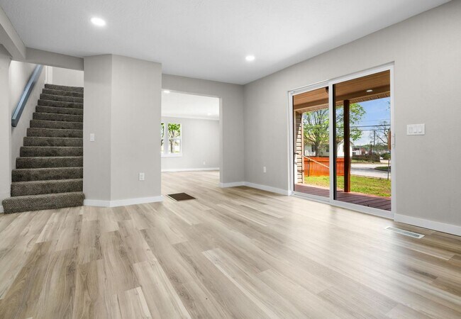 Foto del edificio - Beautiful remodeled home in Bolivar with fenced in yard -3 bedrooms, 2.5 baths and a detached 1 c...