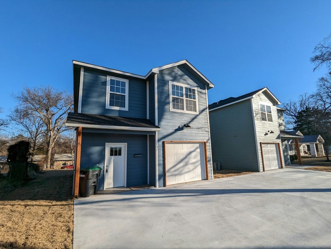 Foto principal - 137 S Bluff Ave